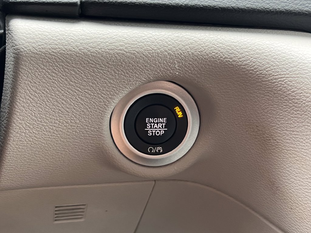 Used 2024 Chrysler Pacifica Touring-L FWD image 29