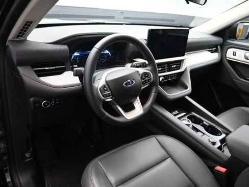 Certified 2025 Ford Explorer Active w/ Active Comfort Package AWD/4WD image 9