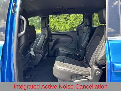 New 2027 Chrysler Pacifica Select AWD/4WD image 5