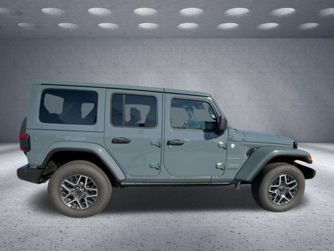 Used 2024 Jeep Wrangler Unlimited Sahara AWD/4WD image 2
