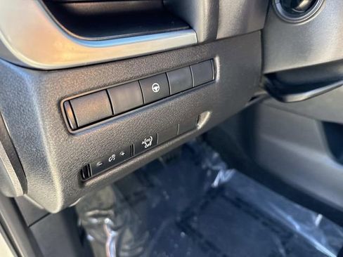 Used 2023 Nissan Rogue SV image 22