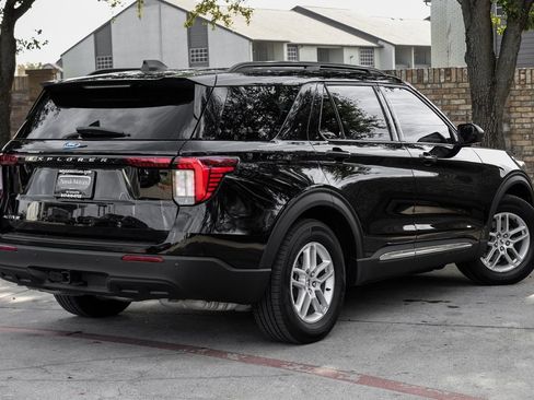 Used 2025 Ford Explorer Active image 15