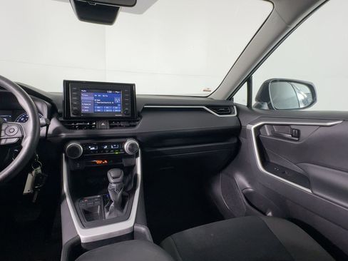 Used 2022 Toyota RAV4 LE image 26