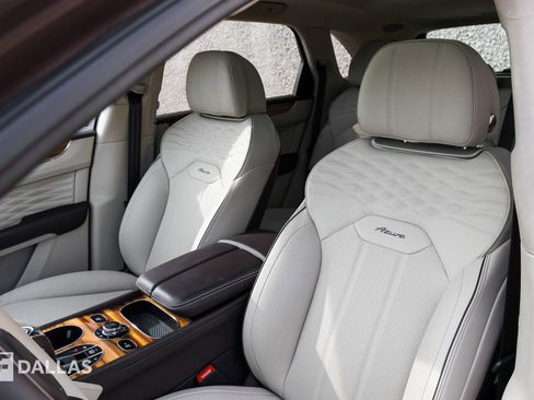 Used 2024 Bentley Bentayga Azure image 23