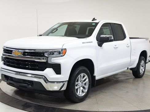 Used 2023 Chevrolet Silverado 1500 LT AWD/4WD image 3