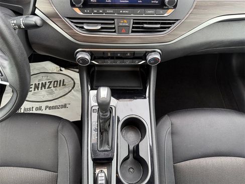 Used 2024 Nissan Altima 2.5 SV image 11