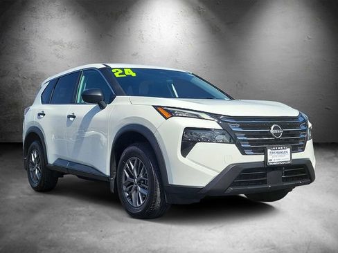 Used 2024 Nissan Rogue S FWD image 2