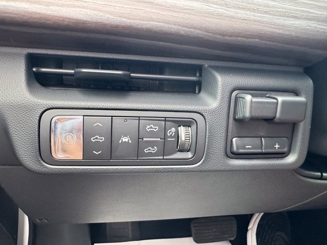 Certified 2025 GMC Sierra EV Denali AWD/4WD image 37