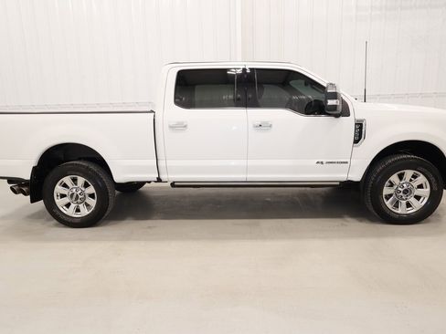 Certified 2022 Ford F250 Platinum w/ FX4 Off-Road Package image 2