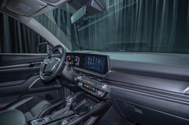 Used 2025 Kia Telluride S AWD/4WD image 16