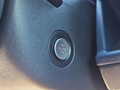 New 2025 Volkswagen ID. Buzz Pro S image 14