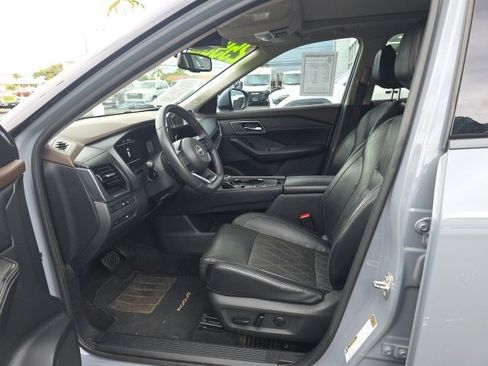 Used 2022 Nissan Rogue Platinum w/ Head-Up Display Package image 10