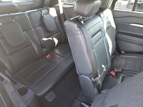 Used 2025 Ford Explorer ST-Line w/ ST-Line Street Pack image 27