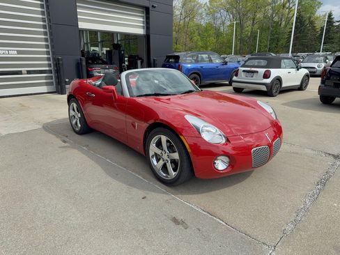Used 2008 Pontiac Solstice Convertible w/ Preferred Package RWD image 2