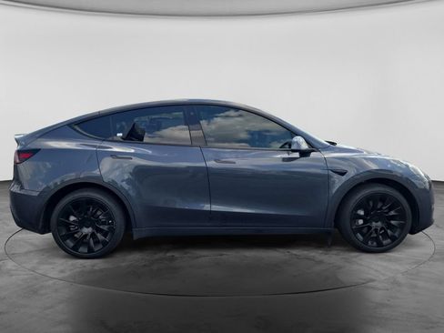 Used 2022 Tesla Model Y Long Range AWD/4WD image 11