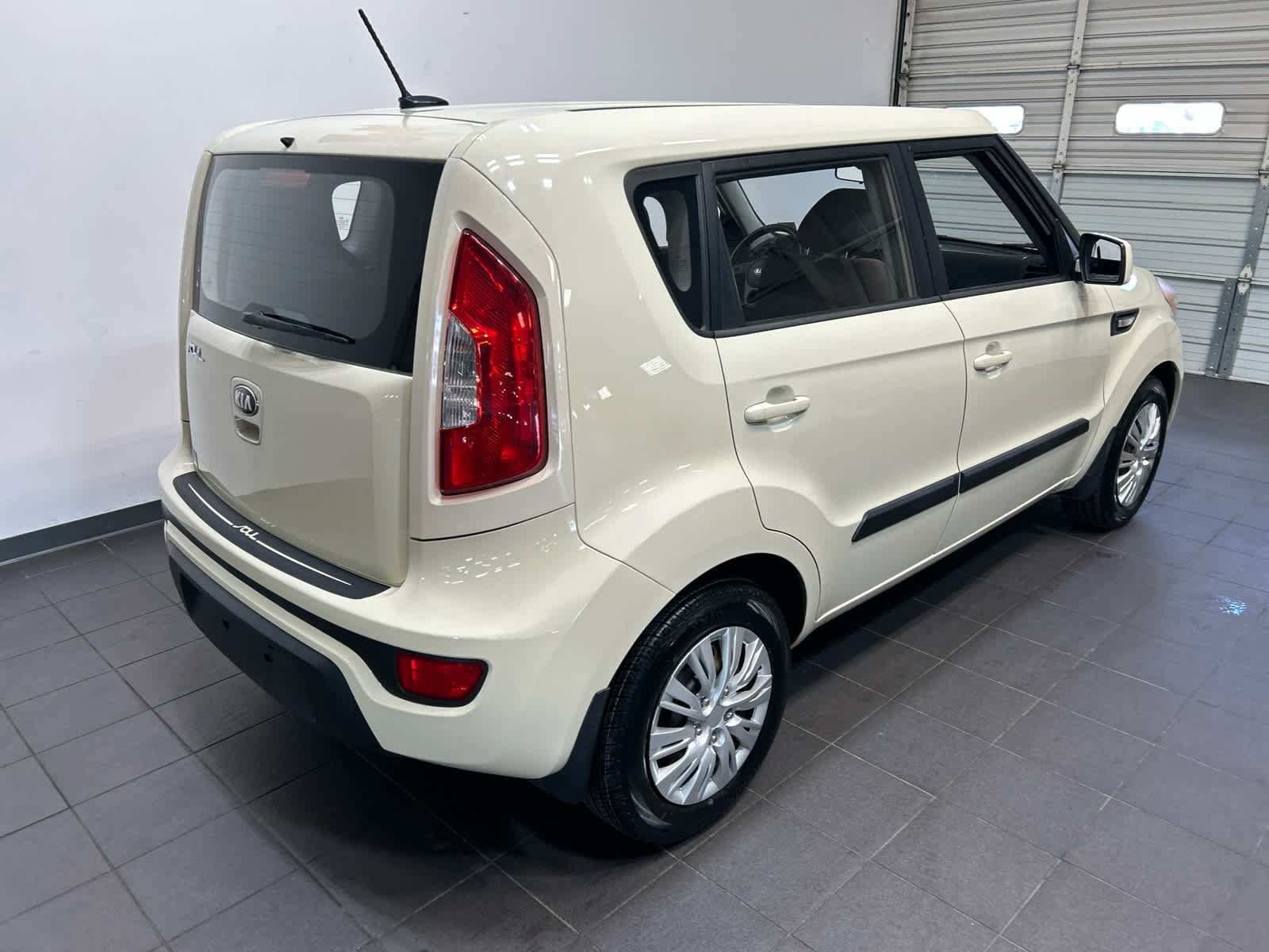 Used 2013 Kia Soul FWD image 3