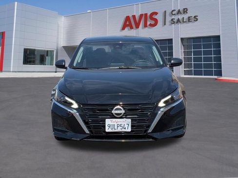 Used 2025 Nissan Altima 2.5 SV FWD image 2