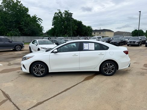 Used 2023 Kia Forte LXS w/ LXS Technology Package FWD image 8
