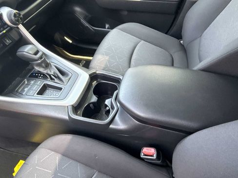Used 2019 Toyota RAV4 XLE w/ Convenience Package FWD image 20