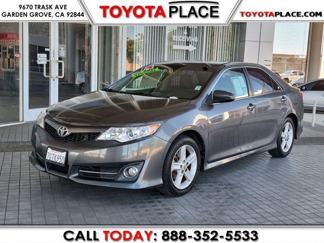 Used 2014 Toyota Camry SE FWD image 1