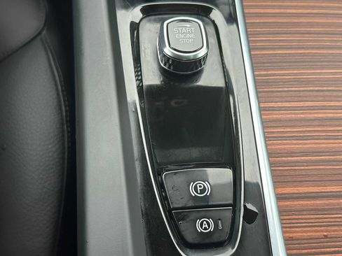 Certified 2025 Volvo V60 B5 Cross Country Plus image 30