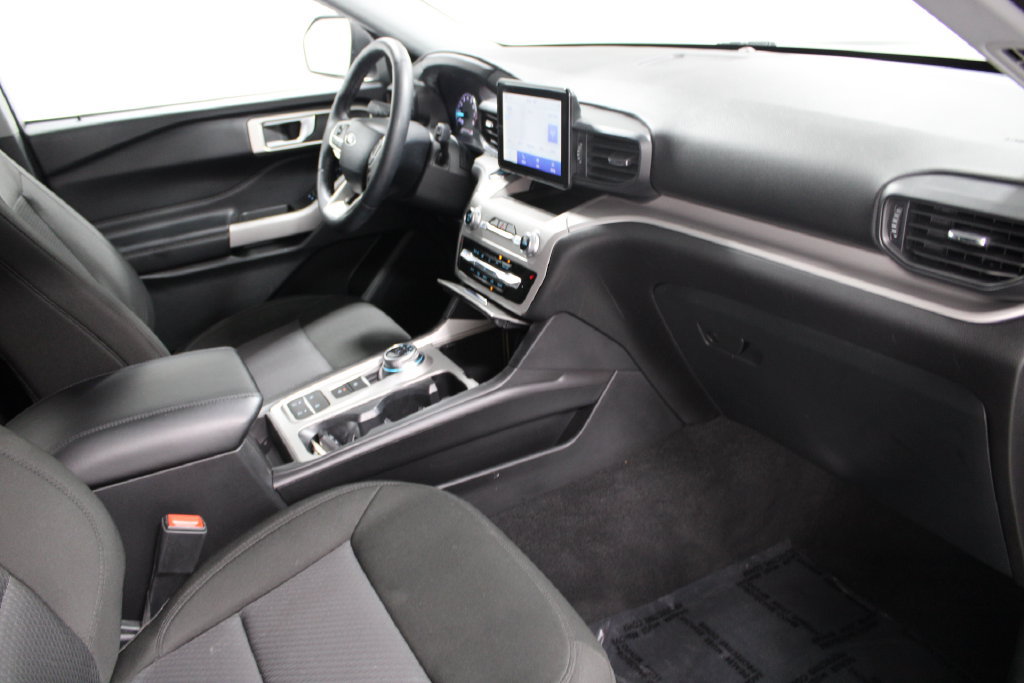 Used 2024 Ford Explorer XLT RWD image 24