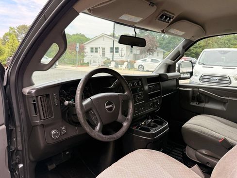 Used 2017 GMC Savana 2500 LT w/ LT Preferred Equipment Group RWD image 17