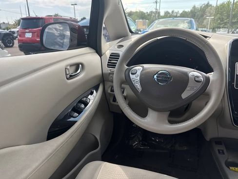 Used 2012 Nissan Leaf SV image 31