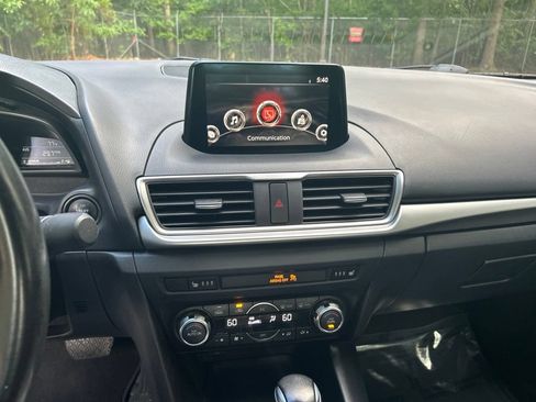 Used 2018 MAZDA MAZDA3 Touring FWD image 17