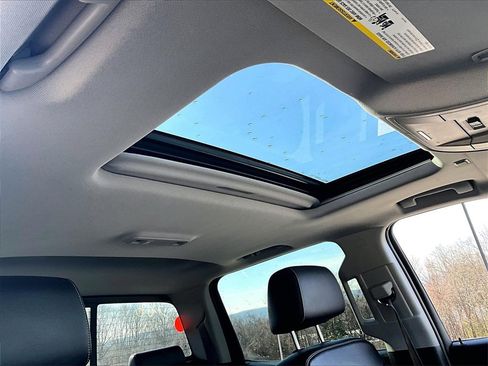 Used 2016 GMC Sierra 1500 SLT w/ SLT Premium Package image 18