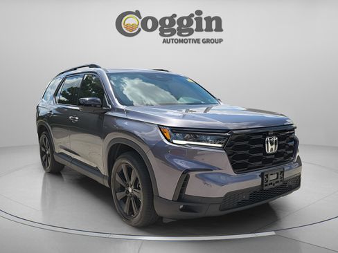 Certified 2025 Honda Pilot Black Edition image 8