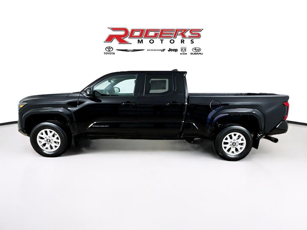 Certified 2024 Toyota Tacoma SR5 AWD/4WD image 9