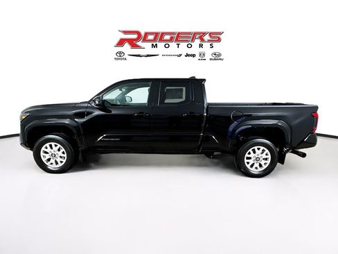 Certified 2024 Toyota Tacoma SR5 AWD/4WD image 9