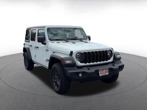 Used 2025 Jeep Wrangler Unlimited Sport AWD/4WD image 3