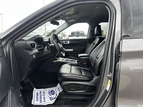 Used 2021 Ford Explorer XLT w/ Equipment Group 202A AWD/4WD image 18