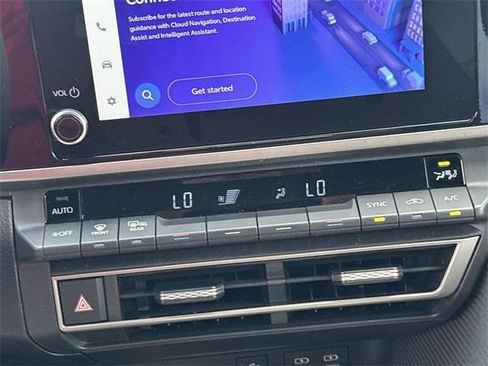 Used 2025 Toyota Camry SE w/ Convenience Package image 19