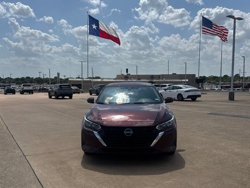 Certified 2025 Nissan Sentra SV FWD image 5