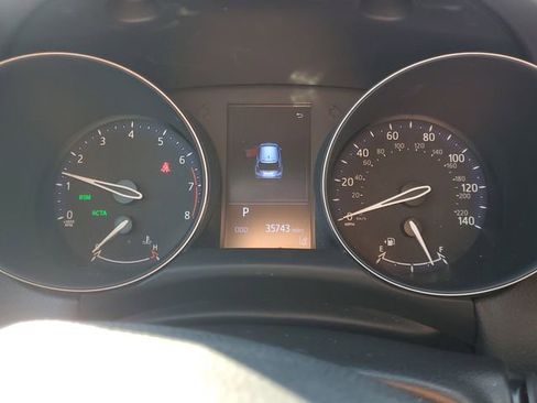 Used 2019 Toyota C-HR XLE image 23