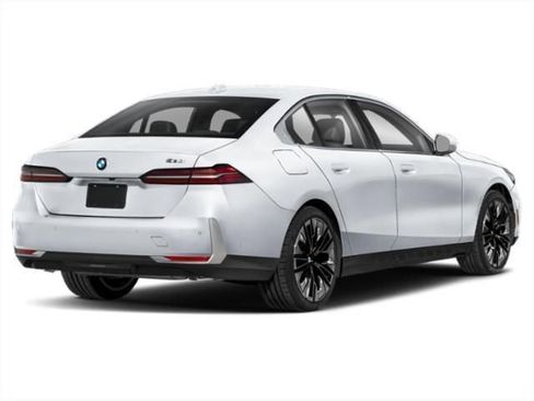 New 2026 BMW 530i xDrive w/ M Sport Package AWD/4WD image 2