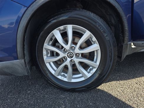 Used 2018 Nissan Rogue SV w/ Premium Package image 28