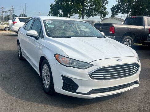 Used 2019 Ford Fusion S FWD image 4