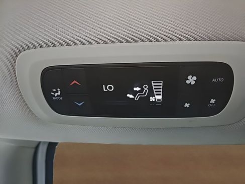 Used 2024 Chrysler Pacifica Touring-L FWD image 28