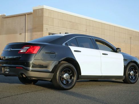 Used 2019 Ford Taurus Police Interceptor AWD image 4