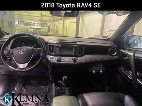 Used 2018 Toyota RAV4 SE image 13