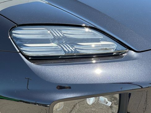 Used 2026 Porsche Macan 4 Electric AWD/4WD image 38