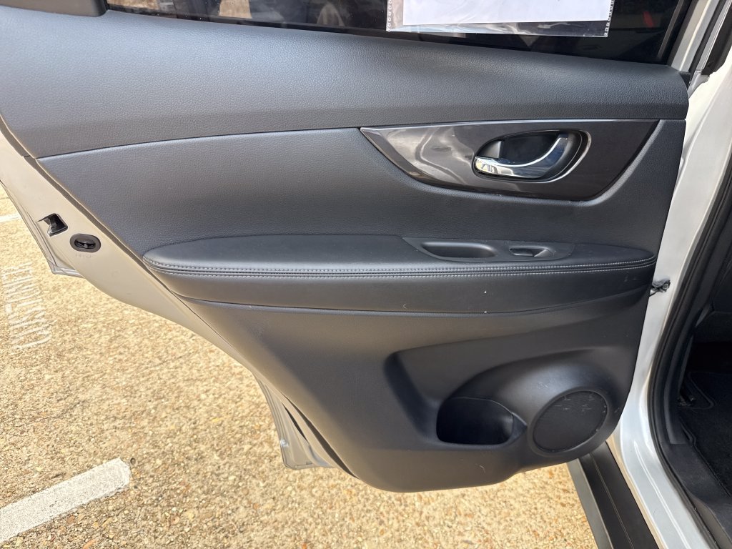 Used 2018 Nissan Rogue SV FWD image 20