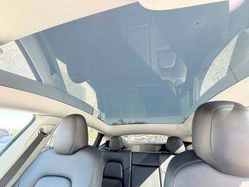 Used 2022 Tesla Model Y Long Range image 18