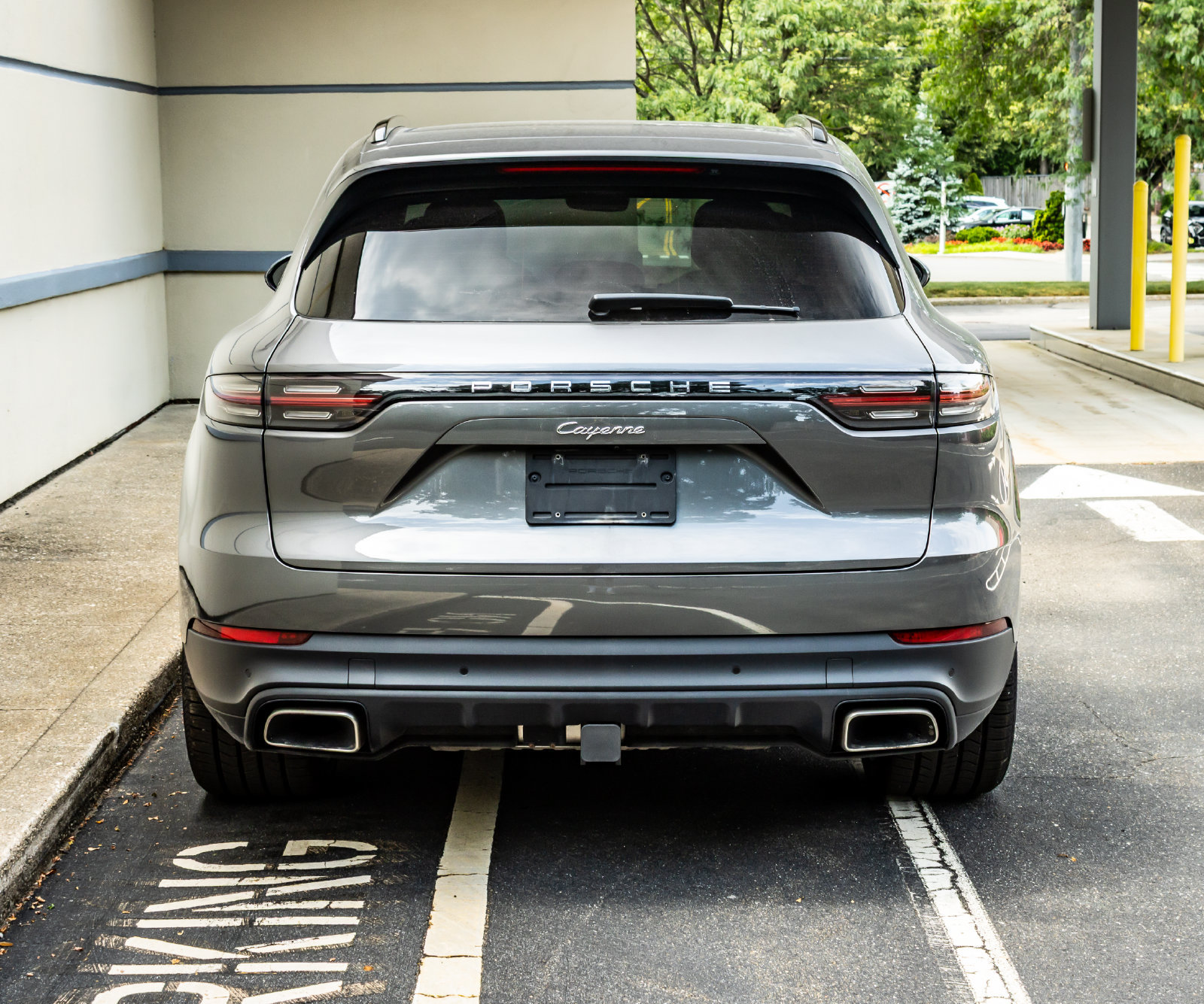 Used 2023 Porsche Cayenne AWD/4WD image 6