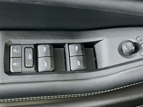 Used 2023 Jeep Grand Cherokee Altitude image 15