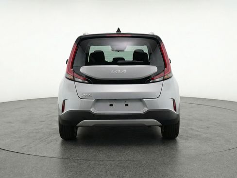 Used 2025 Kia Soul LX w/ LX Technology Package FWD image 7